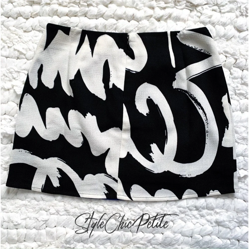 TOBI Graphic Print Blue, Black & White Mini Skirt Size XS NWT - Picture 5 of 8